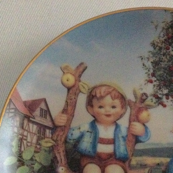 M.I. Hummel 8” Decorative Plate “Apple Tree Boy and Girl” - Picture 6 of 10